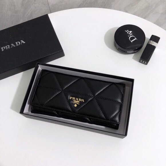 Prada wallet - Picture 1 of 9